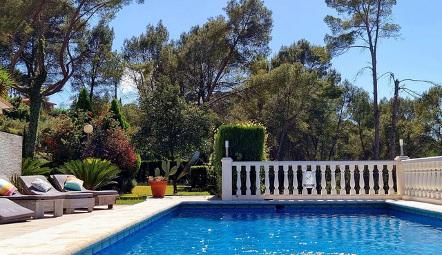 Wonderful Villa, Heated pool, Beautiful Town, Perfect for Families and Groups