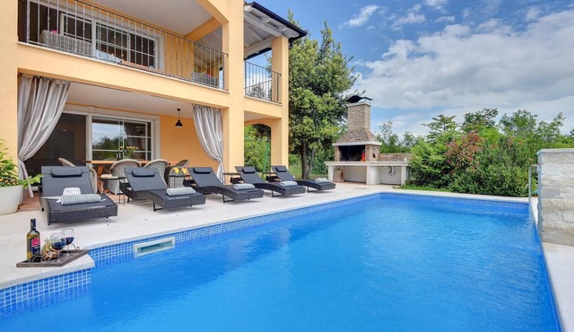 Wonderful villa with pool, jacuzzi, sauna, gym