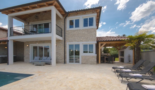 Wonderful villa with the heated swimming pool in Istria