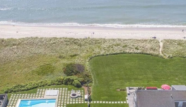 Wonderful waterfront home with pool and jacuzzi