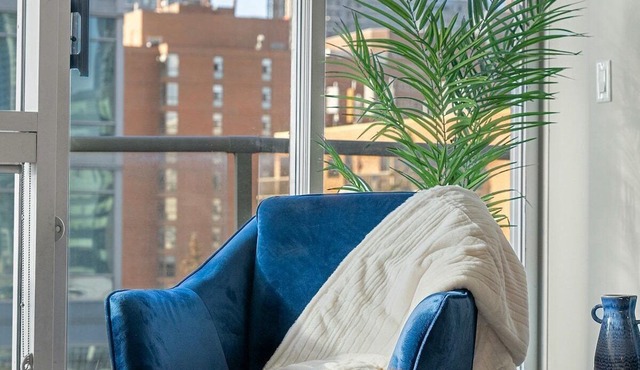 Wonderful & Welcoming DT Views AC Parking Sleeps4