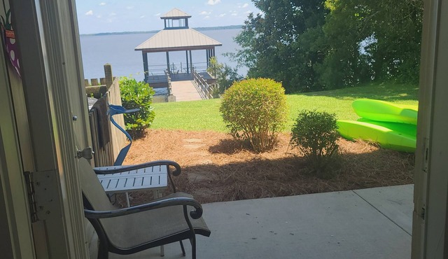 Wonderful Winter EscapenWaterfront Lake Marion Condo 2 BR- sleeps up to 6 guest