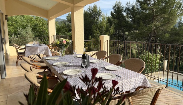 Wonderfull setting at 10 minutes from Vaison-la-Romaine