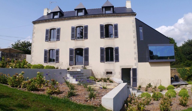 Wonderfully restored manoir with sea view, fireplace, sauna and free WiFi