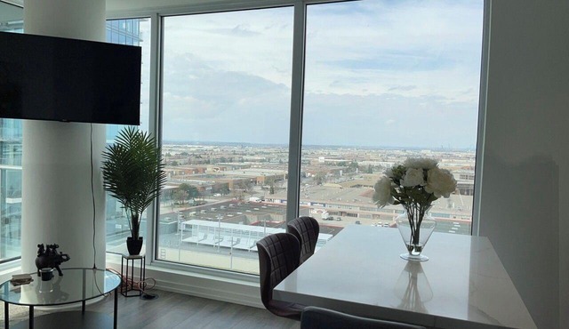 Wonderland apartment in Vaughan