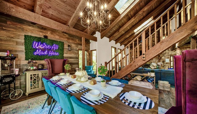 Wonderland ~ Dog friendly forest retreat, near lake, fast Wifi & EV charger