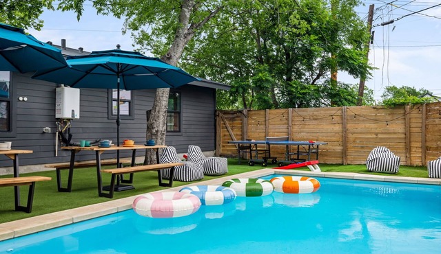 Wonderland Unit B · Sleeps 12, Pool, Soccer & More
