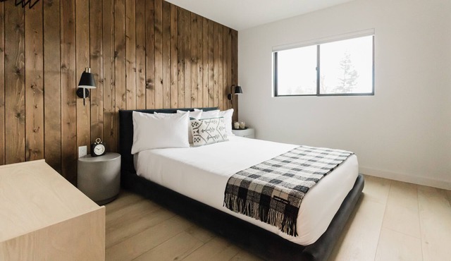 Wonderstone Hotel - Single King Micro Guest Room