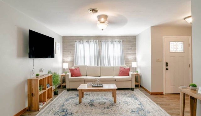 Wonderstruck on Wendover- 20 Mins to Downtown