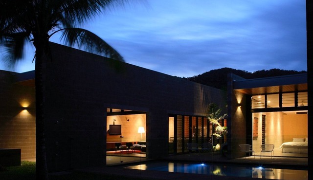 Wonga Beach House - architecturally designed beach house