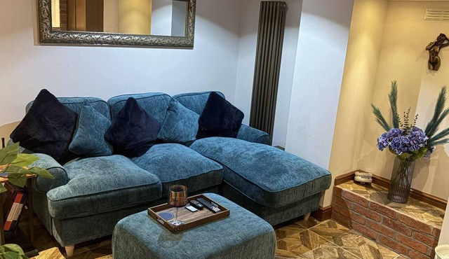 Wonky 2– A Cosy Hideaway in the Heart of Cheshire