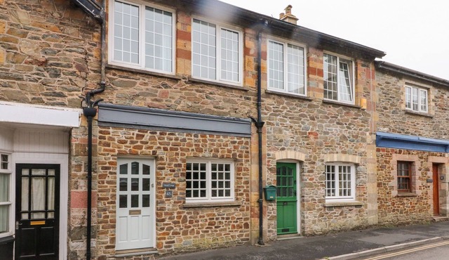 WOOD COTTAGE, pet friendly, character holiday cottage in Lynton