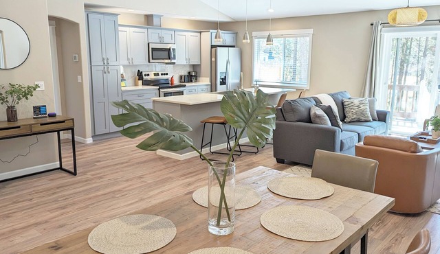 Wood Duck - Modern, South of Sunriver, Hot Tub, A/C