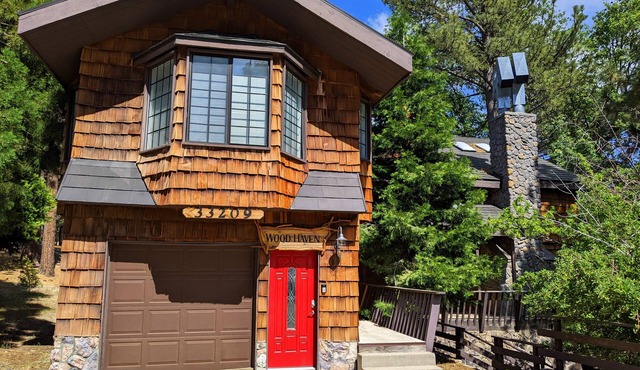 Wood Haven — Enormous 4-Story Cabin for Family and Work Retreats [Sleeps 19]