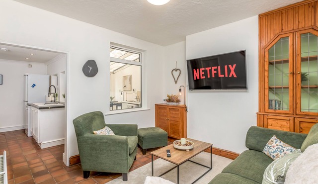 Wood House - 5 Beds Suitable for Contractors