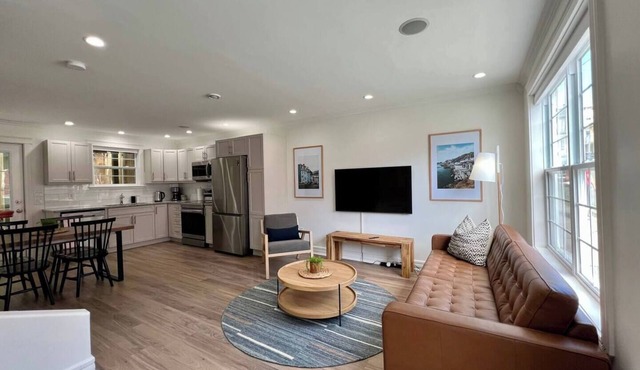 Wood House King Bd 2 Queens Fire Pit