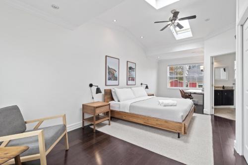 Wood House King Bd 2 Queens Fire Pit