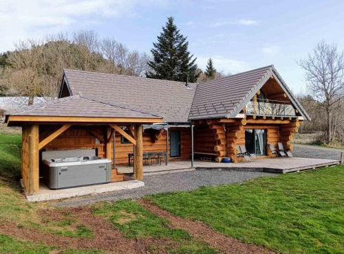 Wood log chalet