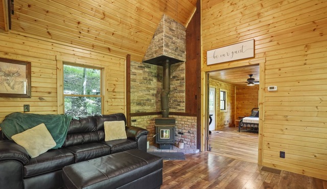 Wood Rose | Secluded Cabin