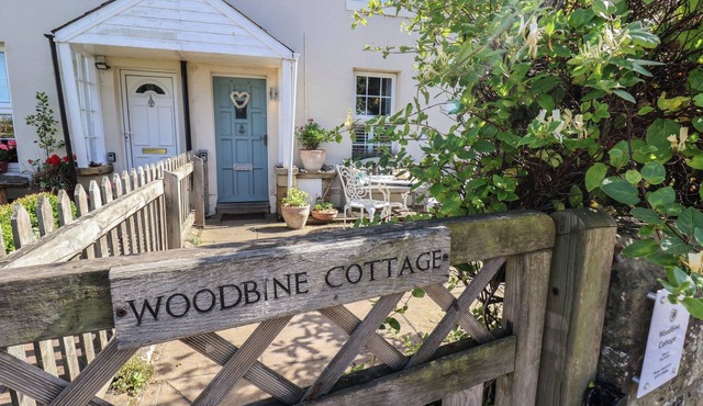 WOODBINE COTTAGE, pet friendly, character holiday cottage in Sandsend
