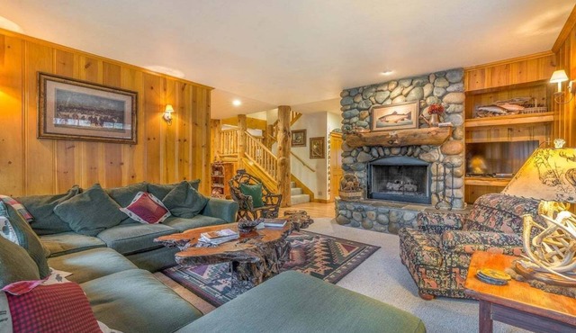 Woodchuck Luxury Lodge Hot Tub & Game Room