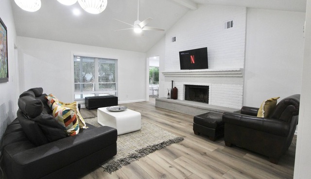 Wooded Acre Family Retreat! Newly renovated, quiet, 3 bedroom ranch hideaway!