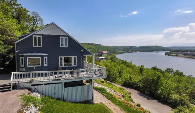 Wooded Apt w/River Views, 3 Mi to Dtwn Cincinnati