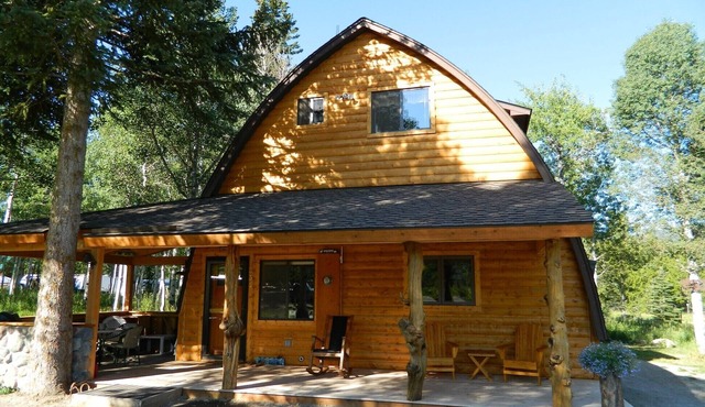 Wooded Bliss One - Great duplex just 8 miles from Yellowstone National Park!