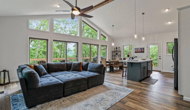 Wooded Bliss-Private Hot Tub and River Access
