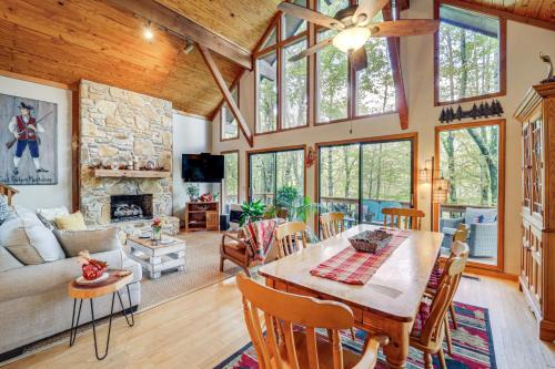 Wooded Cabin w/2 Decks on Golf Course in Newland!