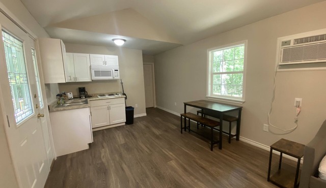 Wooded cabin w/fishing and river access!