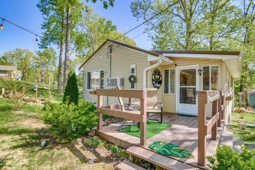 Wooded Cottage with Fire Pit and Boat Parking