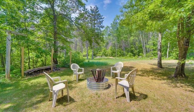 Wooded Danbury Cabin w/Grill + Fire Pit!