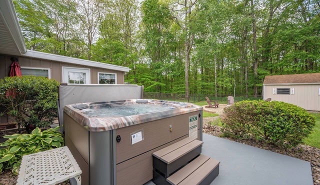Wooded Escape w/Hot Tub & Game Room