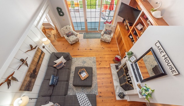 Wooded Escape w/Hot Tub, Fire Pit & Dock