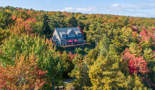 Wooded hideaway with sound view, shared dock, fast WiFi, furnished deck, air tub