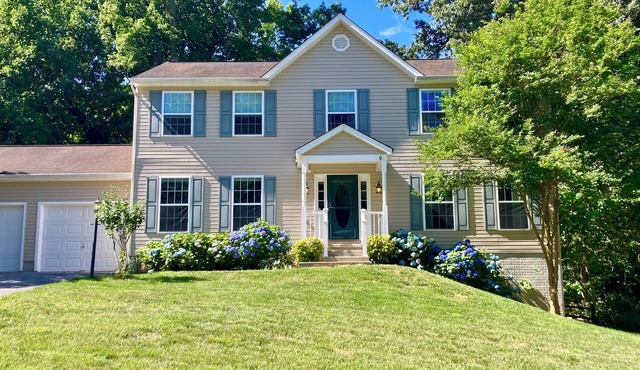 Wooded Hillside Retreat in Waldorf, MD - Top 10% and Guest favorite elsewhere