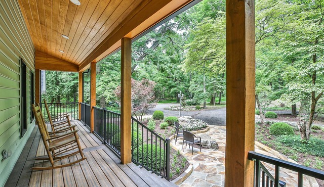 Wooded Home + Cottage - newly remodeled w/WIFI, close to wineries!
