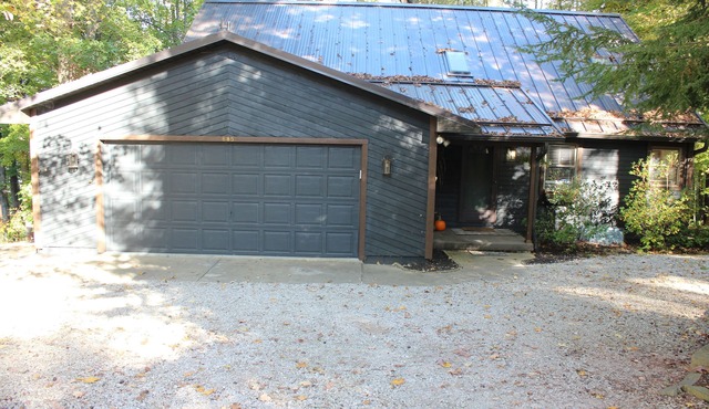 Wooded, Lakefront home in Apple Valley