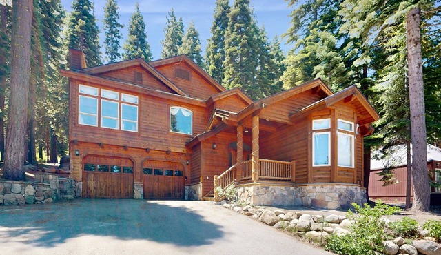 Wooded Luxury at Modern Tahoe Donner Retreat with Private Deck in the Pines