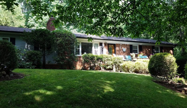 Wooded Oasis Minutes from Biltmore Park, I26 and the French Broad