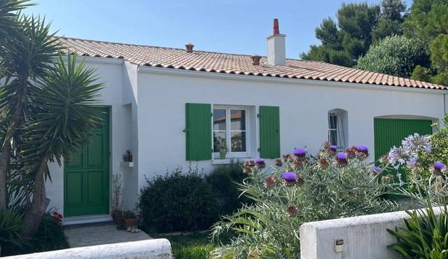 Wooded Ré-style house 50m from the seafront