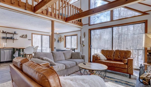 Wooded Retreat in Poconos Mountain Resort w/Firepit and Kayaks!