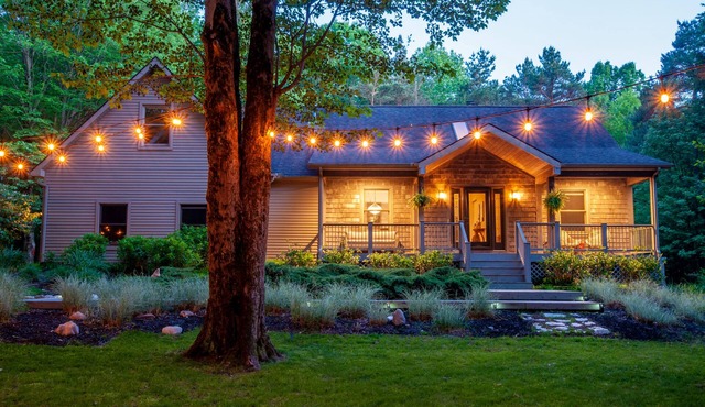 Wooded Retreat - Steps to the Lake - Close to Town