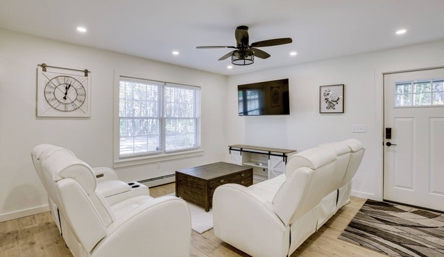 Wooded Retreat w/Pet-Friendly Yard in Standish