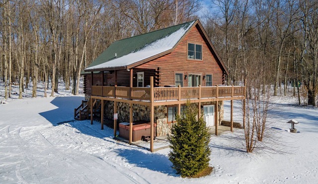 Wooded Retreat with Hot Tub & Pool Table Near Wisp