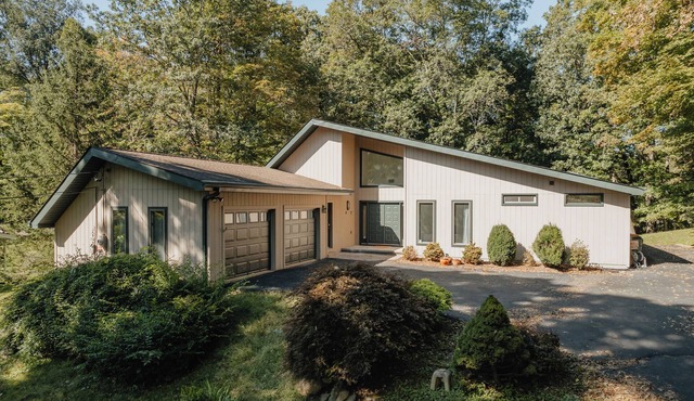 Wooded Rhinebeck-Beacon area Escape w/Outdoor Spa