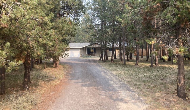 Wooded river retreat near Mt. Bachelor and Bend