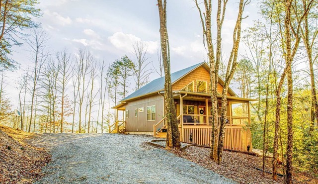 Wooded Seclusion-1 mile from Smoky Mtn National Park and Smoky Mtn Railway