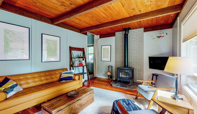 Wooded-View Decks: Family Cabin Retreat in Deming